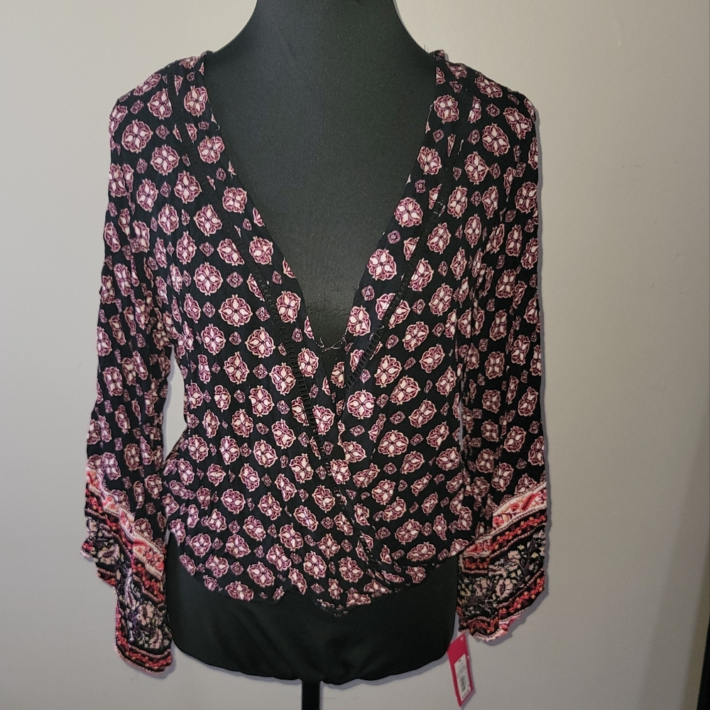 Black and Pink Cropped Wrap Blouse with Long Sleeves